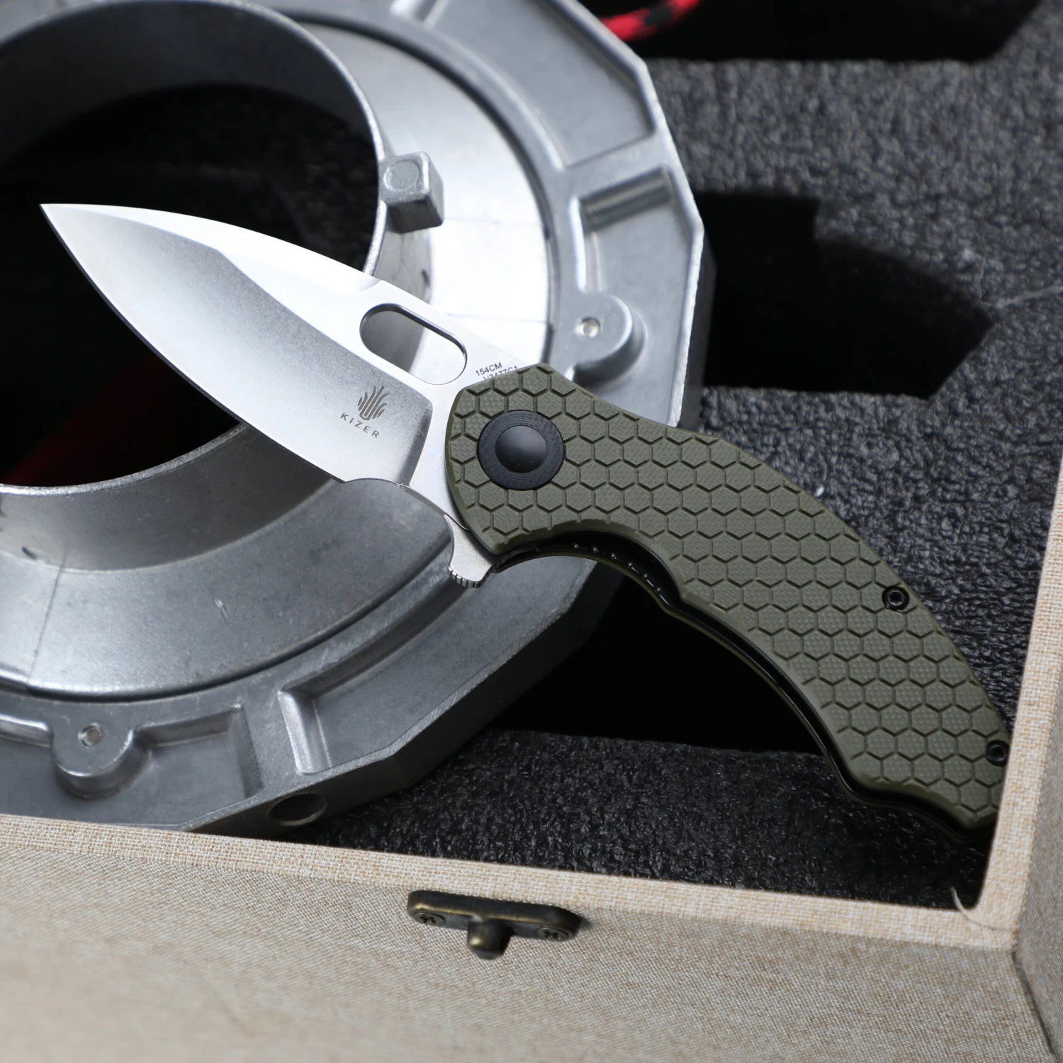 Kizer Degnan Mini Roach Liner Lock Olive Green G-10 (2.99" SW) V3477C1 4 Kizer Degnan Mini Roach Liner Lock Olive Green G-10 (2.99" SW) V3477C1 - Image 2